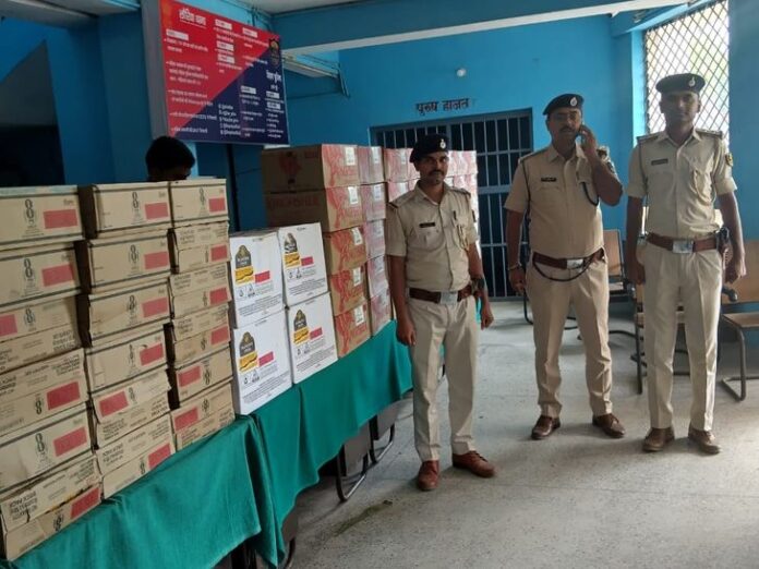 Bettiah police in action after death due to poisonous liquor | जहरीली शराब से मौत के बाद एक्शन में बेतिया पुलिस: 103 जगहों पर छापेमारी कर 31 लोगों को किया गिरफ्तार, 1480 लीटर शराब जब्त - Bettiah (West Champaran) News